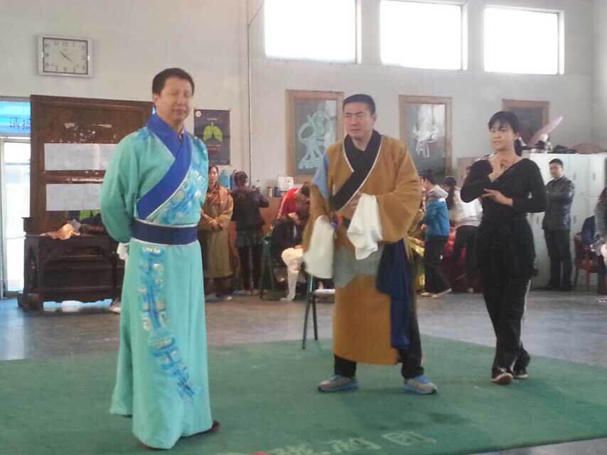 首页 集团快讯 媒体报道   窦凤霞简介    窦凤霞出生于梨园世家,现为