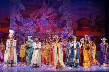 大型京剧《丝路花雨》上演清水县轩辕大剧院