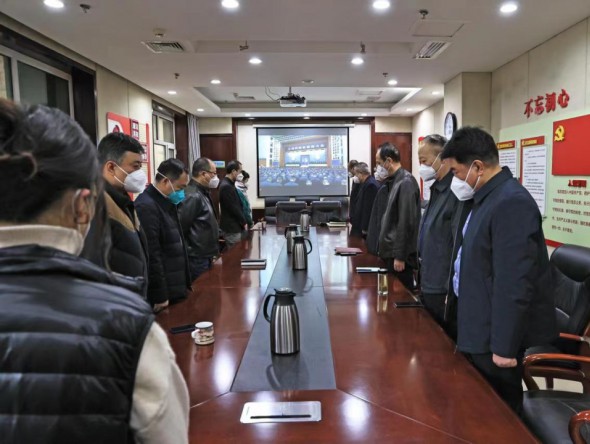 沉痛哀悼，深切缅怀！甘肃演艺集团组织干部职工收听收看江泽民同志追悼大会