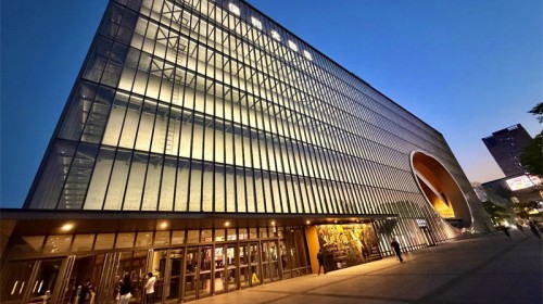 琵琶声声起  花雨落申城——中国经典舞剧《丝路花雨》在上..