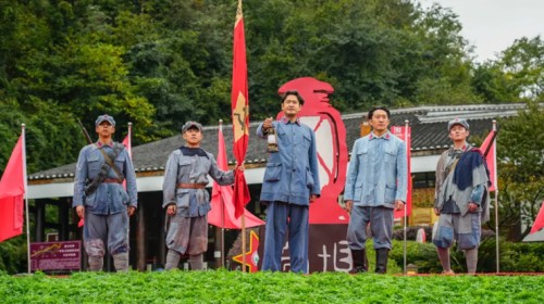 红色沃土“点燃”红色故事-——话剧《哈达铺的灯光》走进遵..